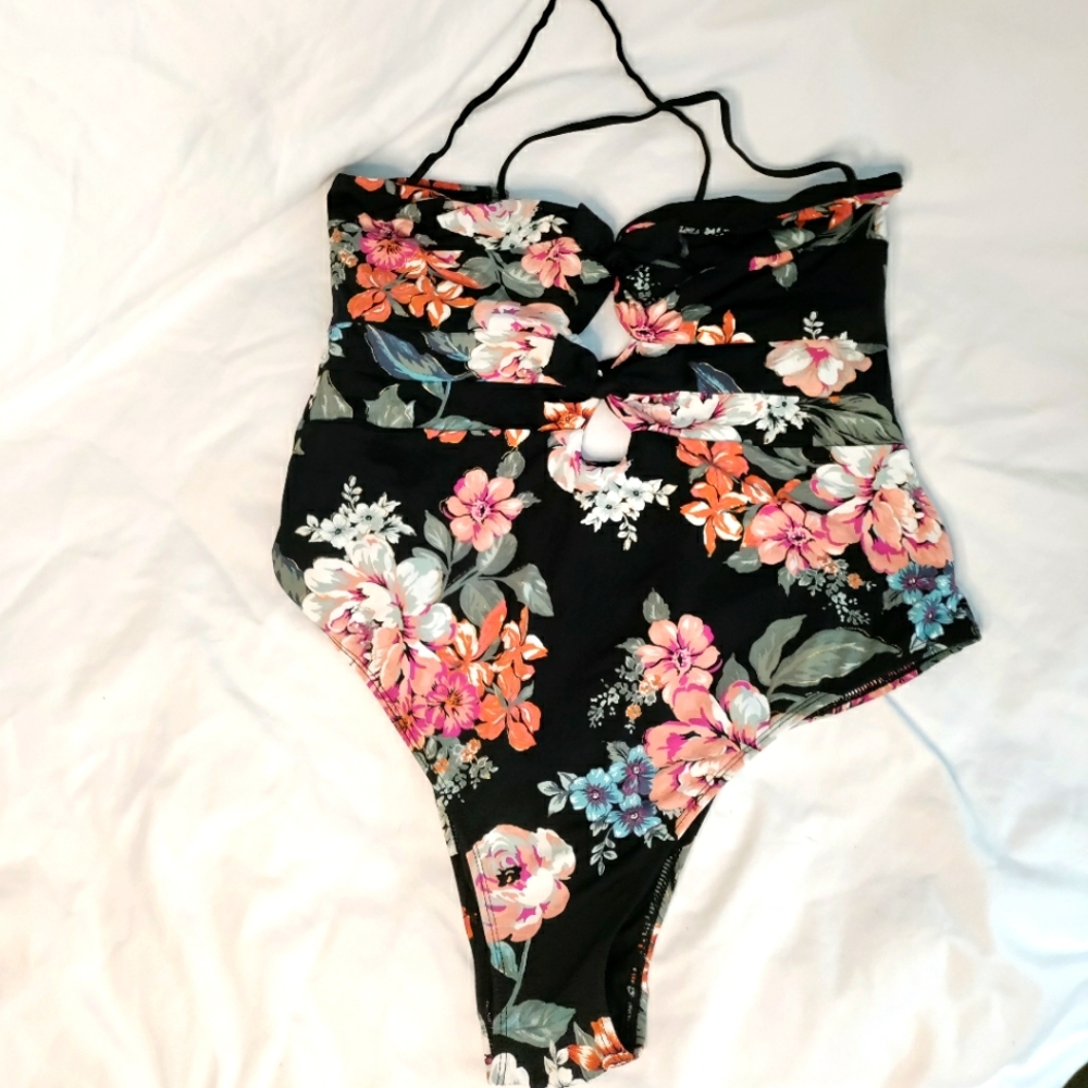 Women's floral swimsuit 👙